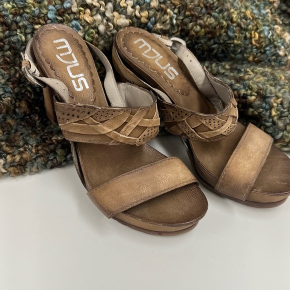 MJUS HEELS STUNNING LEATHER. 40/9 - Picture 3 of 4